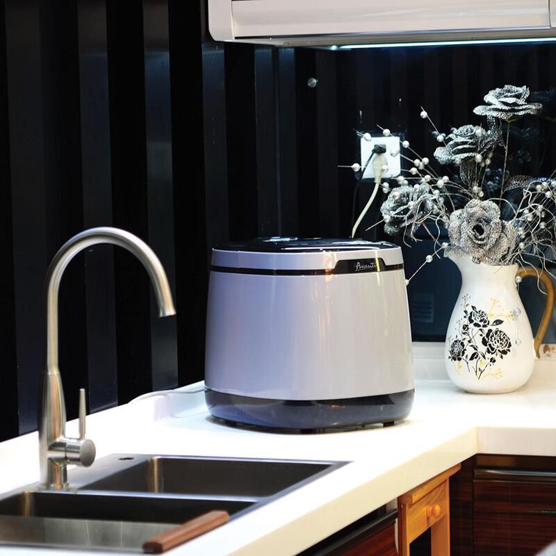 Large Ice Maker image number 3