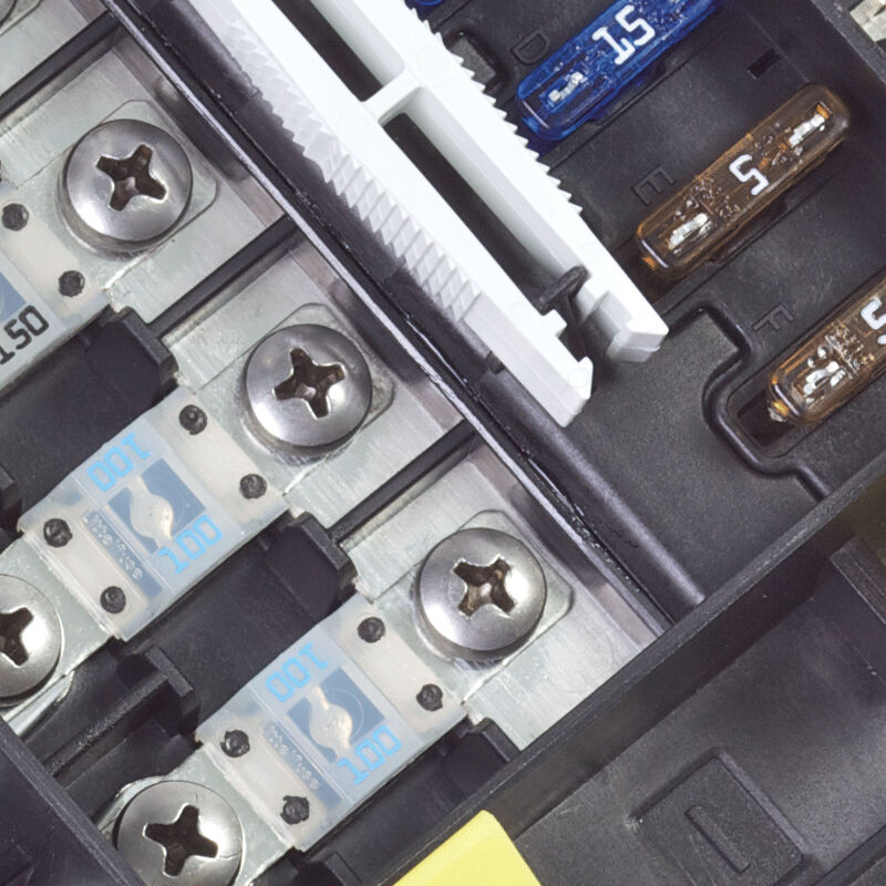 Blue Sea Systems SafetyHub 150 Fuse Block image number 2