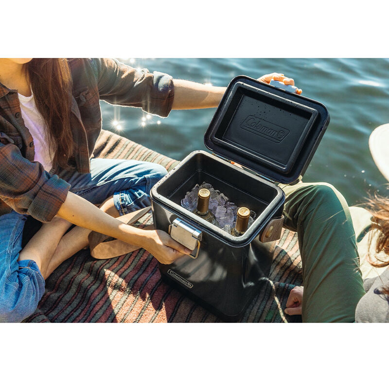 Coleman 1900 Collection 11-Quart Steel-Belted Cooler image number 5