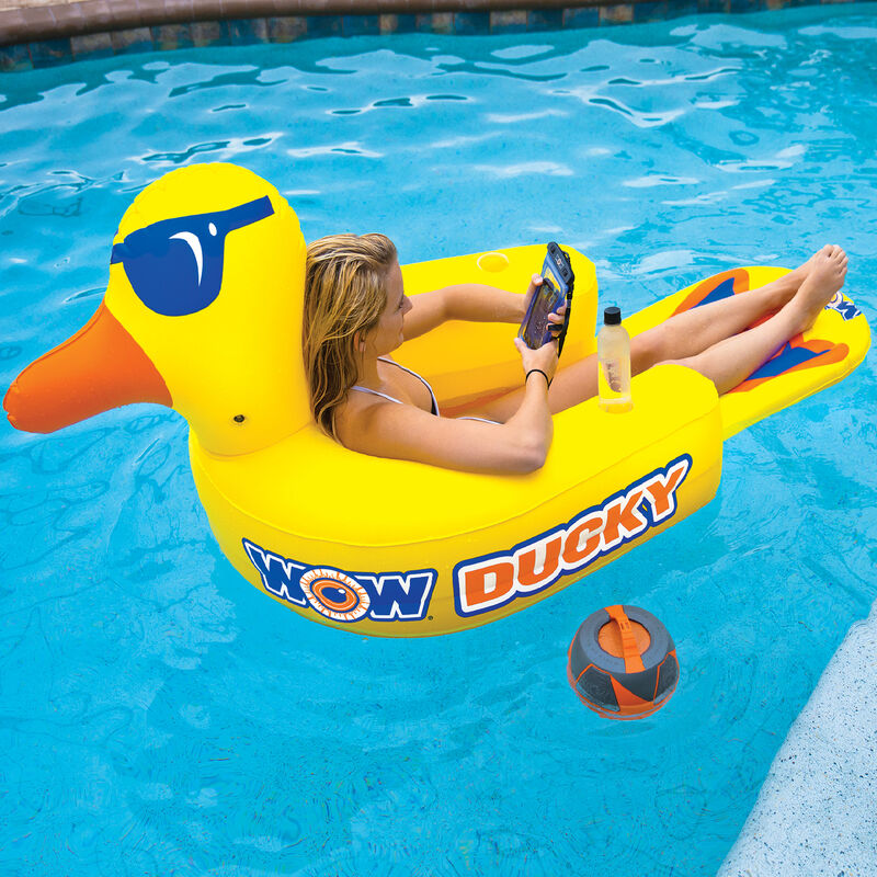WOW Ducky Lounge image number 2