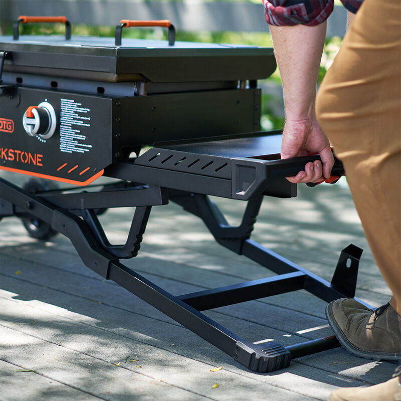 Blackstone OTG 28" Griddle with FlexFold Legs image number 6