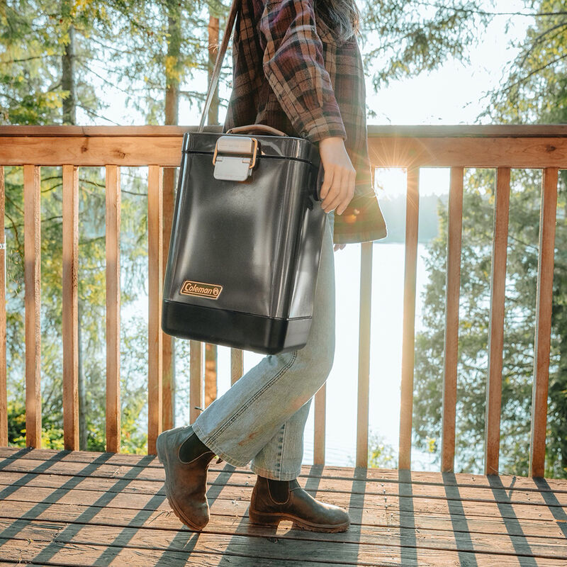 Coleman 1900 Collection 11-Quart Steel-Belted Cooler image number 3