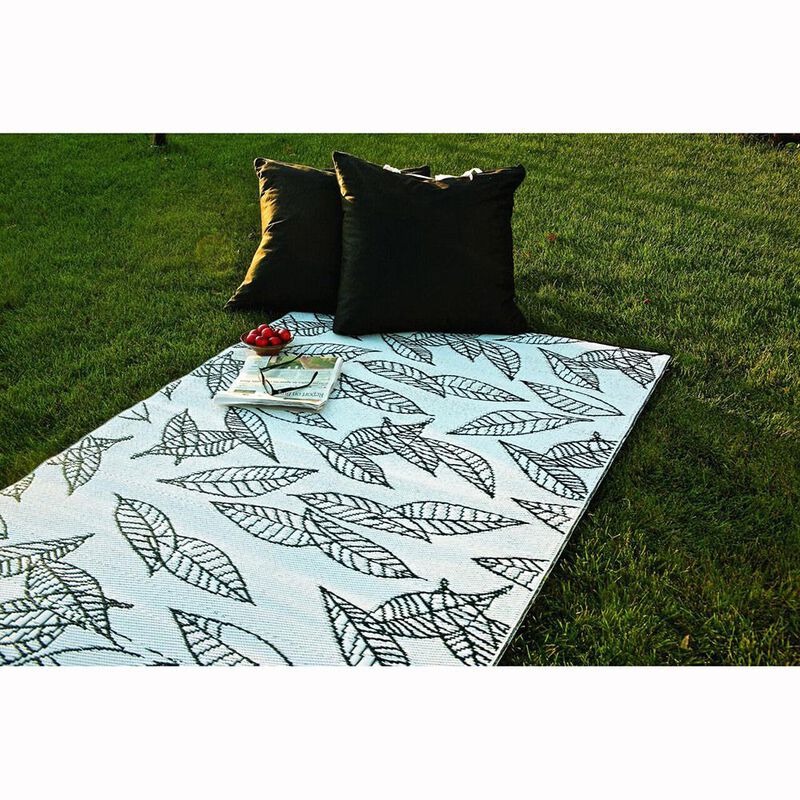 Reversible Outdoor Rug image number 3