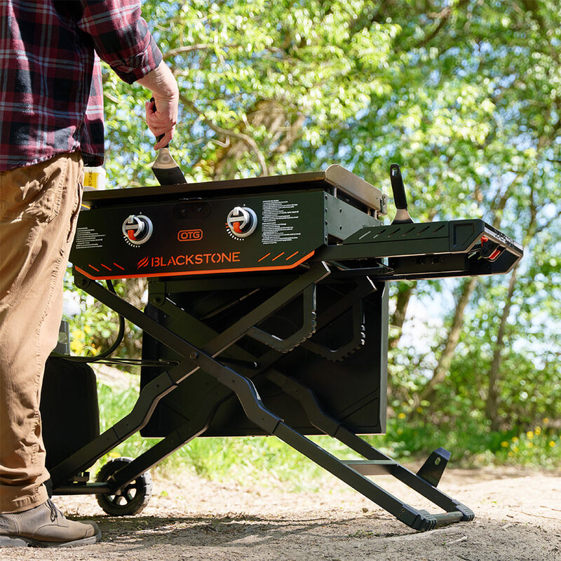 Blackstone OTG 28" Griddle with FlexFold Legs image number 4